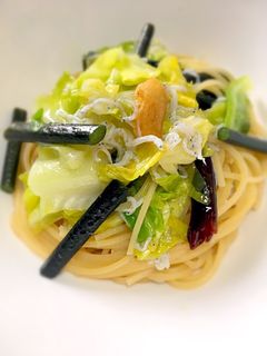 ワラビと春キャベツのシラスペペロンチーノ-レシピのメイン写真