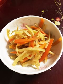 冷凍大根の皮と人参炒め-レシピのメイン写真