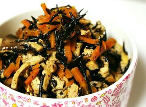 小鉢にも混ぜご飯にも♪鶏肉とひじきの煮物-レシピのメイン写真