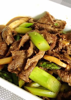 甘辛！牛肉とアスパラのニンニク醤油炒め-レシピのメイン写真