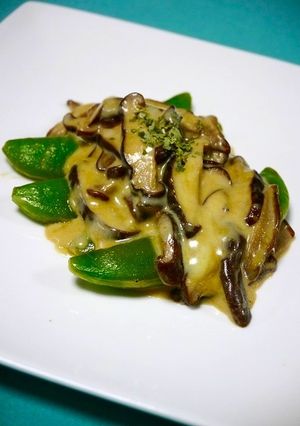 レンジで簡単！スナップえんどう椎茸チーズ-レシピのメイン写真