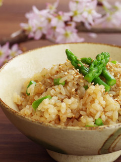 ごま香る!アスパラとツナの炊き込みご飯-レシピのメイン写真