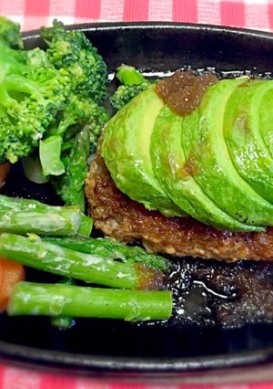 ヘルシー！アボカド豆腐ハンバーグ-レシピのメイン写真