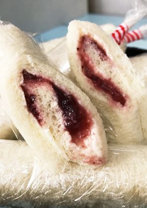 クリームチーズとベリーのくるくる巻き♡-レシピのメイン写真