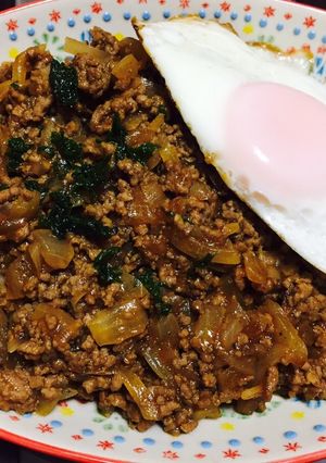 お鍋で簡単♫煮込ハンバーグ味のひき肉丼!-レシピのメイン写真