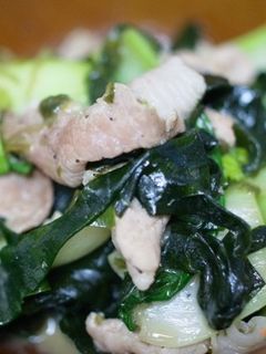 :余った豚肉、青梗菜、わかめで炒め物-レシピのメイン写真