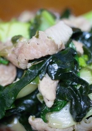 ：余った豚肉、青梗菜、わかめで炒め物-レシピのメイン写真