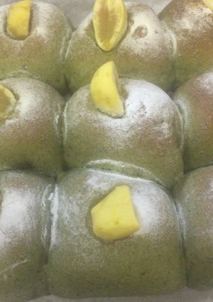栗のせ　黒豆あんこ入りヨモギパン-レシピのメイン写真