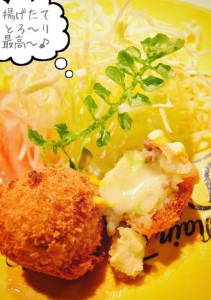 揚げたてとろ〜!アボカドチーズのコロッケ-レシピのメイン写真