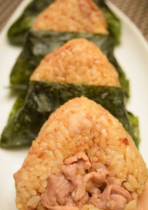 肉巻きを簡単に*ちまき風*おにぎり-レシピのメイン写真