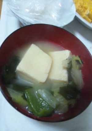 わかめと高野豆腐とキャベツのみそ汁-レシピのメイン写真