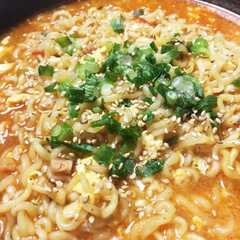รูปของ 何これ旨旨っ！！辛ラーメンの作り方♡