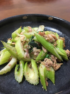 セロリとツナの炒め物-レシピのメイン写真