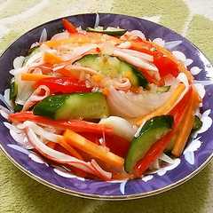 รูปของ カニカマと彩り野菜のフレッシュマリネ♪