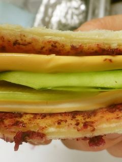 しそ梅ときゅうりとチーズのホットサンド①-レシピのメイン写真
