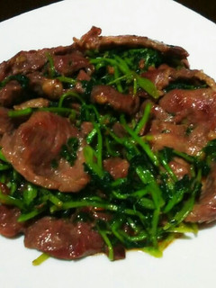 ポン酢で食べる♪豚カシラと豆苗の炒め物-レシピのメイン写真