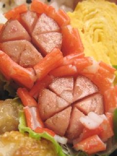 ウインナーとカニカマでお花♪(お弁当)-レシピのメイン写真