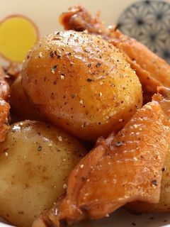 甘辛♪ 新じゃがと手羽中の煮っころがし-レシピのメイン写真