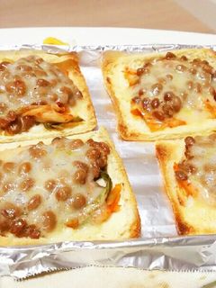 簡単おつまみ♪油揚げ納豆キムチピザ☆-レシピのメイン写真
