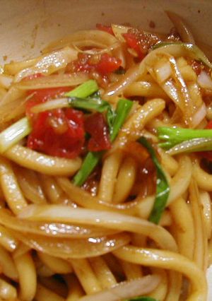 お酒にも合う梅とオイスターソース焼うどん-レシピのメイン写真