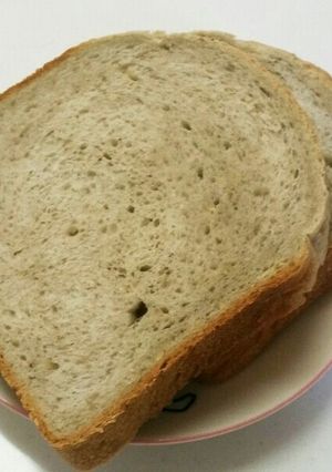 アーモンド効果使用もっちり胡麻食パン-レシピのメイン写真