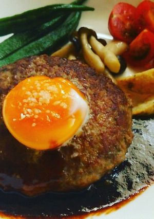 ✿黄身のせハンバーグ✿-レシピのメイン写真