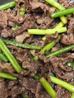 ニンニクの芽と牛肉の塩麹炒め-レシピのメイン写真