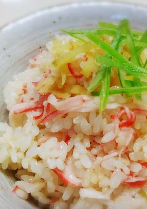 節約でも豪華に！カニカマで蟹炊き込みご飯-レシピのメイン写真
