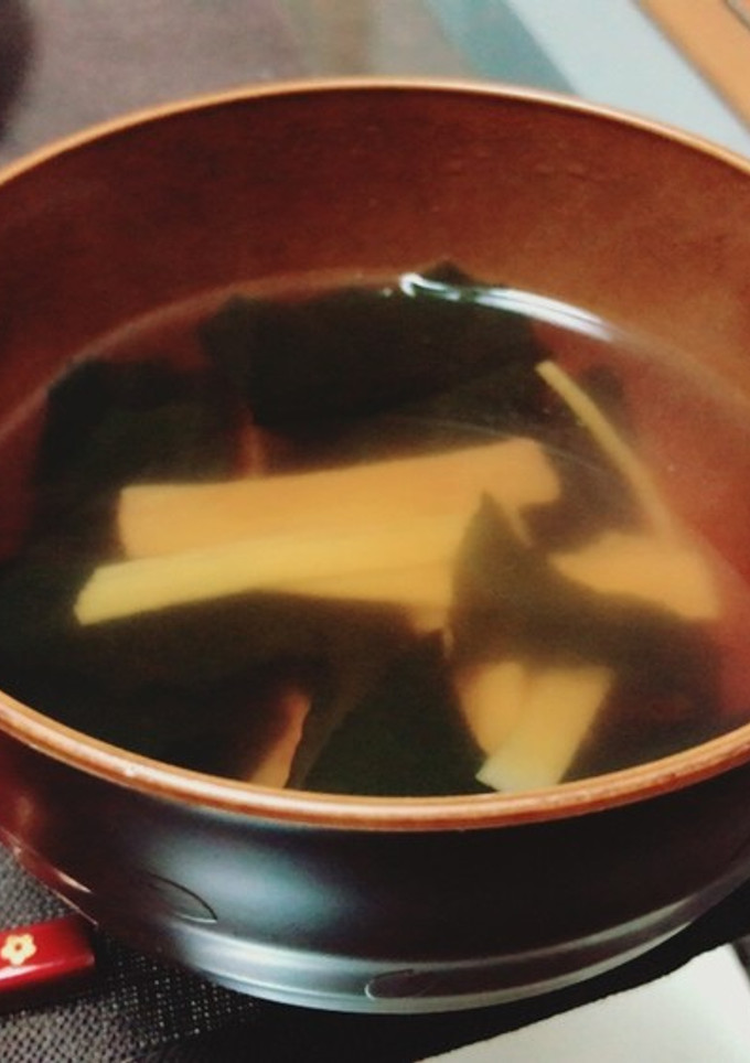 カニカマとわかめのすまし汁:-)-レシピのメイン写真