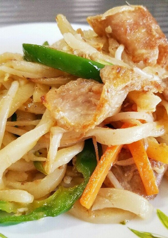 簡単♪塩焼きうどん(☆と☆)鶏皮揚げ-レシピのメイン写真