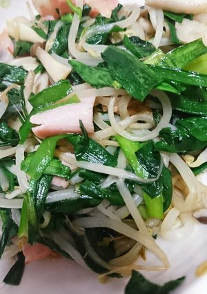 もやしとニラとしめじとベーコンの炒め物-レシピのメイン写真