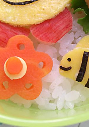 にんじんでかわいくお花 キャラ弁のおかず-レシピのメイン写真