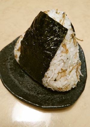 しらすとちりめん山椒のバターおにぎり-レシピのメイン写真