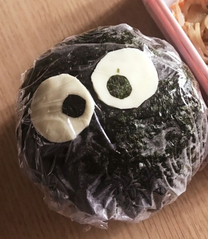 簡単 まっくろくろすけ 爆弾おにぎり by sachi粉 【クックパッド