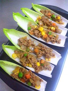 チコリでオードブル☆カレーそぼろボート-レシピのメイン写真