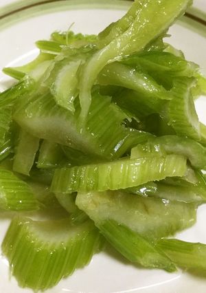 超楽々 鉄板メシ:セロリ浅漬け 茎の部分-レシピのメイン写真