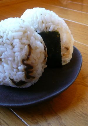 塩コンブdeバターおにぎり♪-レシピのメイン写真