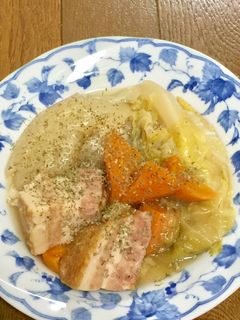 ベーコンブロックと新玉ねぎのコンソメ煮-レシピのメイン写真