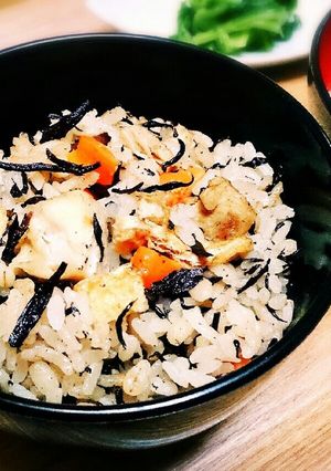簡単！たっぷりひじきと鶏肉の炊き込みご飯-レシピのメイン写真