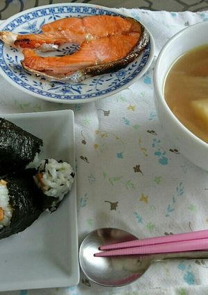子供から大人まで大好き！おにぎり-レシピのメイン写真