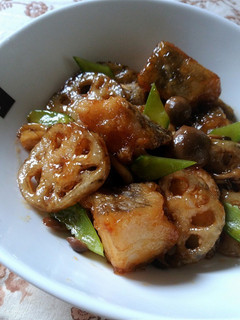タラとれんこんの黒酢炒め【柏市学校給食】-レシピのメイン写真