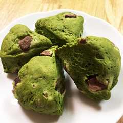 รูปของ 抹茶とチョコのしっとり豆腐スコーン