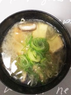 厚揚げと椎茸ともやしの味噌汁-レシピのメイン写真