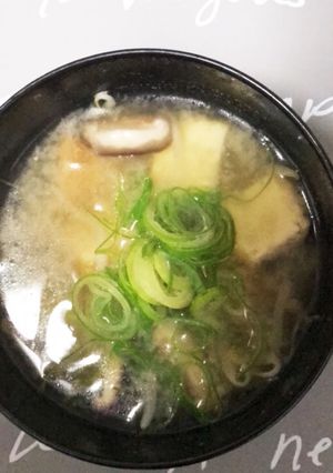 厚揚げと椎茸ともやしの味噌汁-レシピのメイン写真
