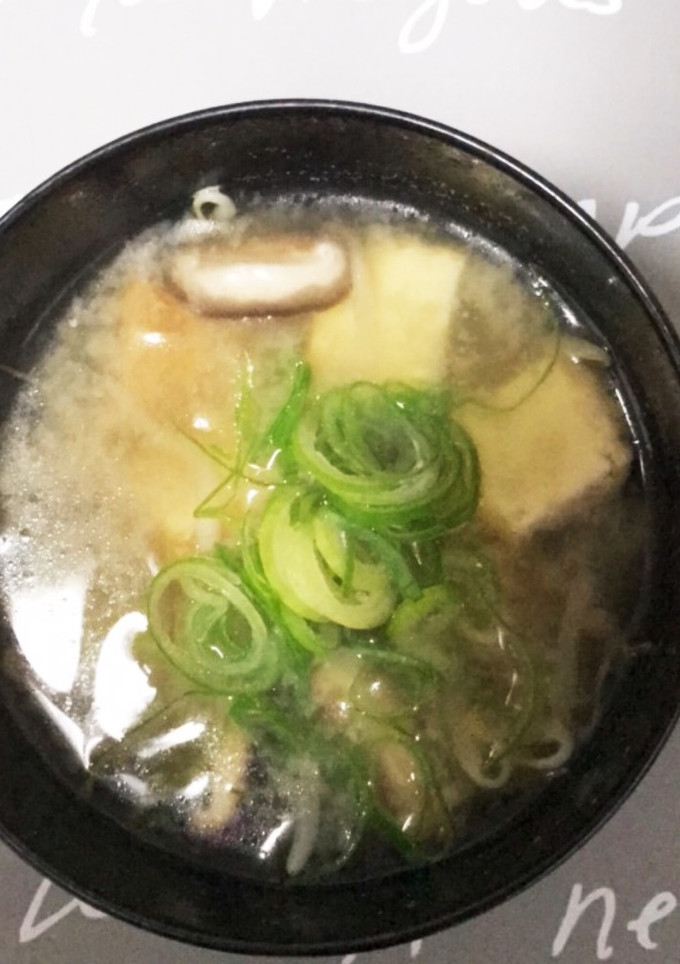 厚揚げと椎茸ともやしの味噌汁-レシピのメイン写真