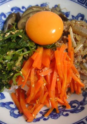 ひき肉、もやしこんにゃくで節約ビビンバ-レシピのメイン写真