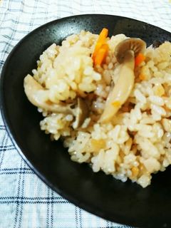 キノコの炊き込みご飯~翌日のおにぎりにも-レシピのメイン写真
