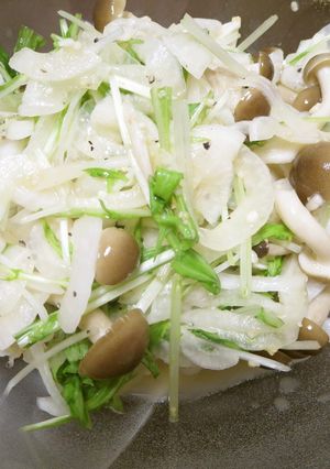 リンゴ酢で☆新玉ねぎときのこのマリネ-レシピのメイン写真