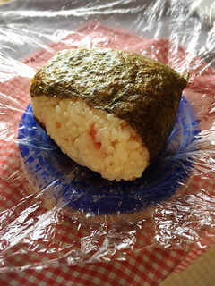 お弁当にぴったり♬だし梅おにぎり-レシピのメイン写真