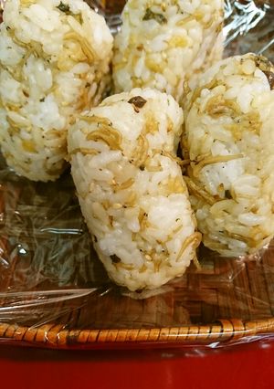 揚げ玉とちりめん山椒おにぎり-レシピのメイン写真